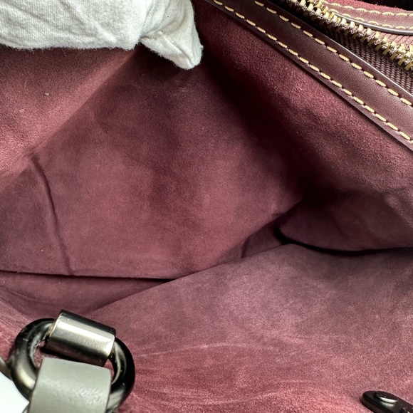 Coach Rouge - Picture 14 of 16